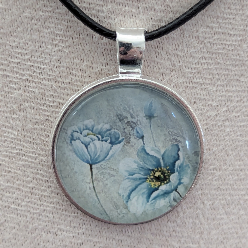 Elegant Silver and Blue Floral Pendant Necklace